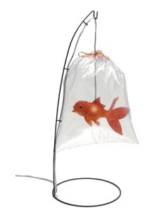 faux poisson rouge dans un sac